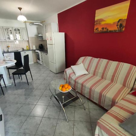 Apartman Bela Lägenhet Pula Exteriör bild