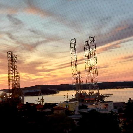Apartman Bela Lägenhet Pula Exteriör bild