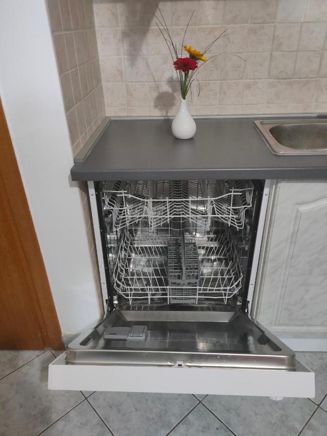 Apartman Bela Lägenhet Pula Exteriör bild