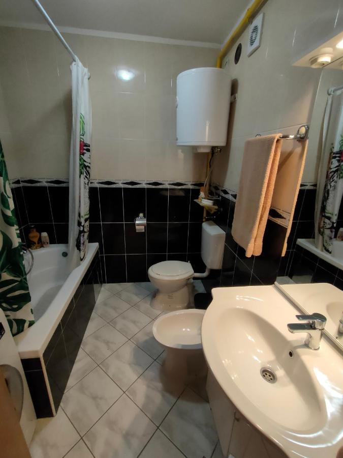 Apartman Bela Lägenhet Pula Exteriör bild