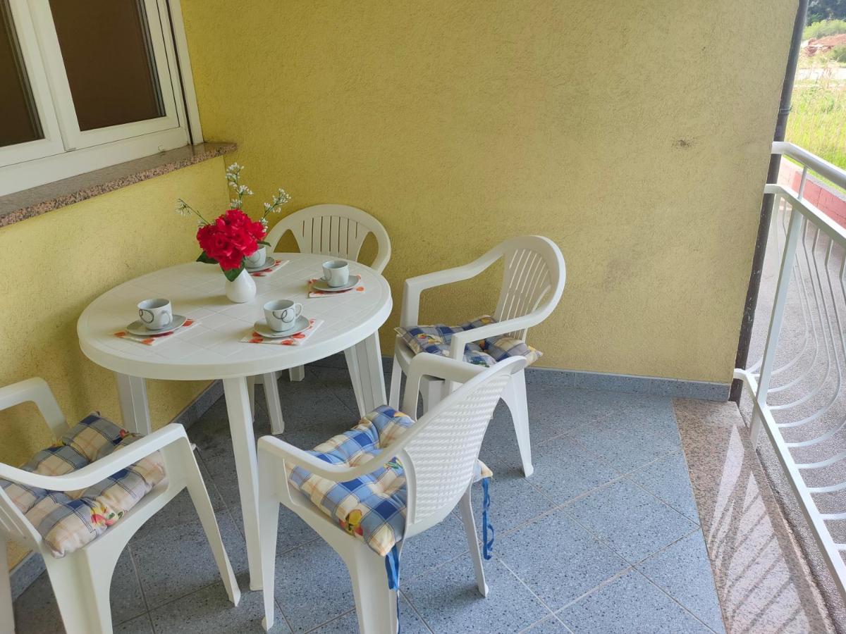 Apartman Bela Lägenhet Pula Exteriör bild
