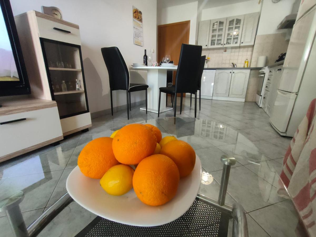 Apartman Bela Lägenhet Pula Exteriör bild