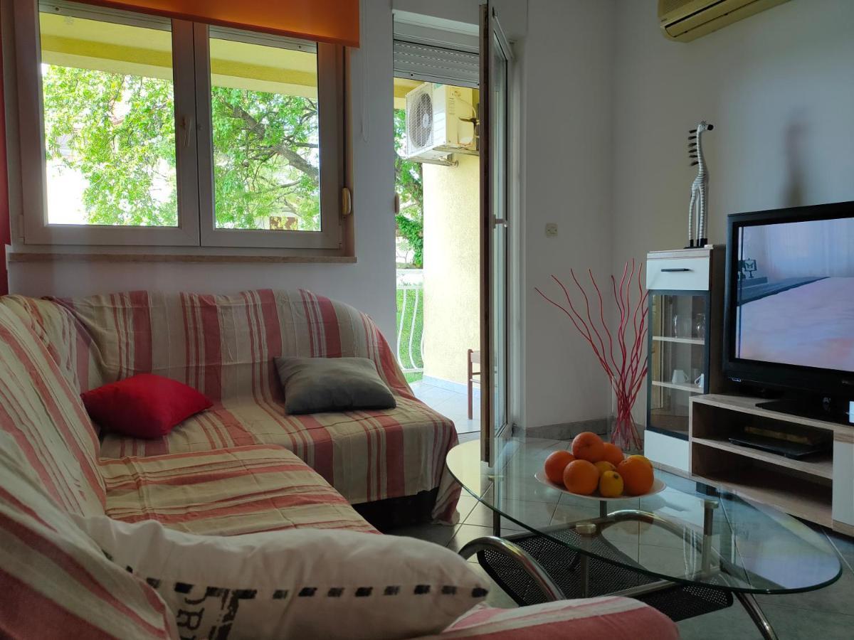 Apartman Bela Lägenhet Pula Exteriör bild