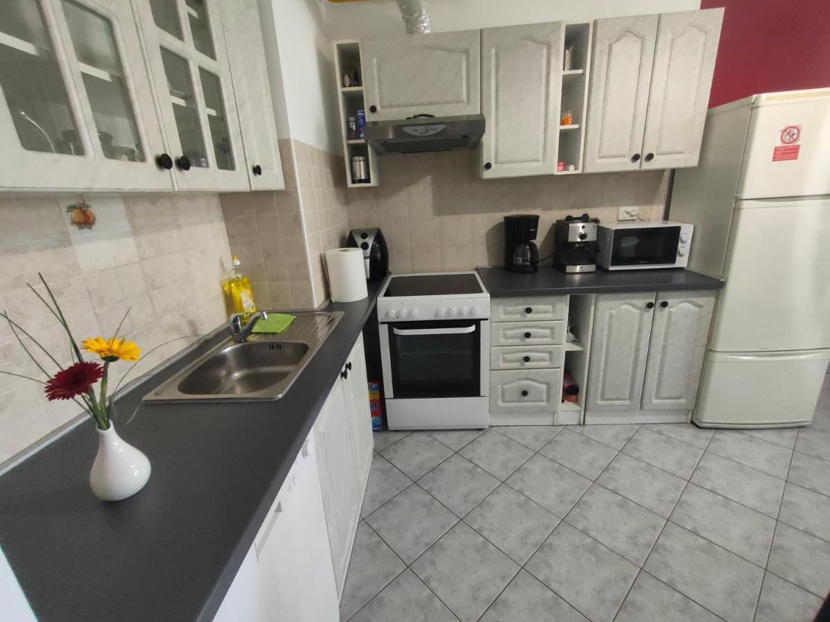 Apartman Bela Lägenhet Pula Exteriör bild