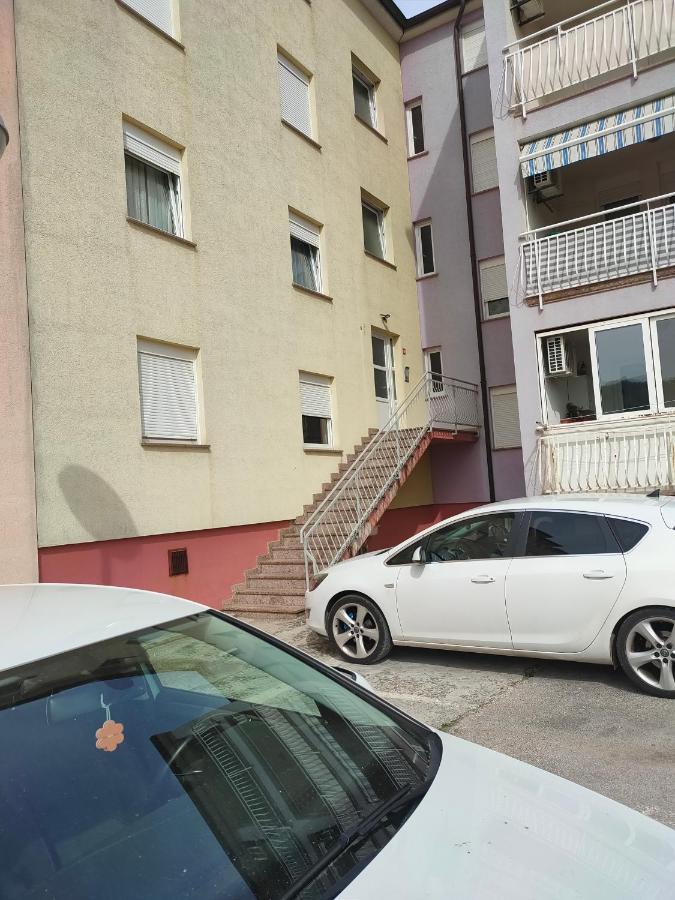 Apartman Bela Lägenhet Pula Exteriör bild