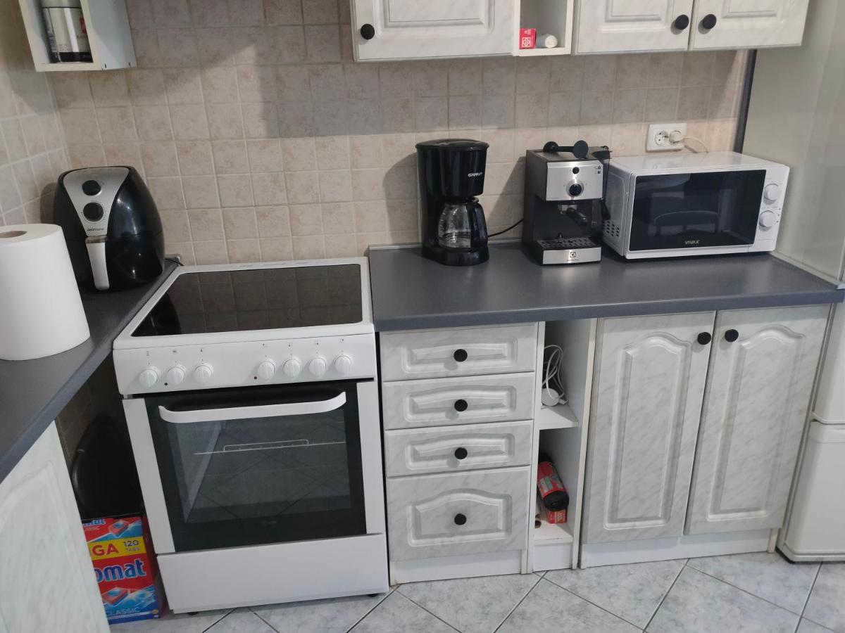 Apartman Bela Lägenhet Pula Exteriör bild